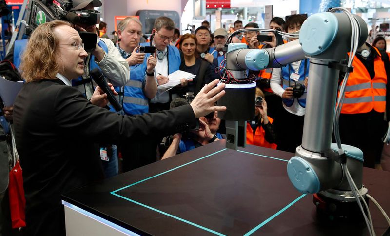 Presse-Highlight-Tour am 22. April 2018: Karlsruher Institut für Technologie (KIT), Halle 2, Stand B16 (Bild: Deutsche Messe)