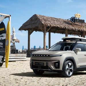 Mit der Elektroversion des SUVs Torres führt der koreanische Hersteller KG Mobility nicht nur den neuen Markennamen KGM ein, sondern gibt auch den Startschuss zu einer Modelloffensive mit E-Autos.(Bild:  Ssangyong)