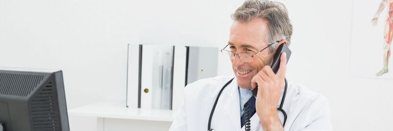 Aktuell ist eine Krankschreibung per Telefon nur möglich, wenn es um Erkrankungen ohne schwere Symptome geht und man bei dem Arzt bekannt ist.(Bild:  lightwavemedia – stock.adobe.com)