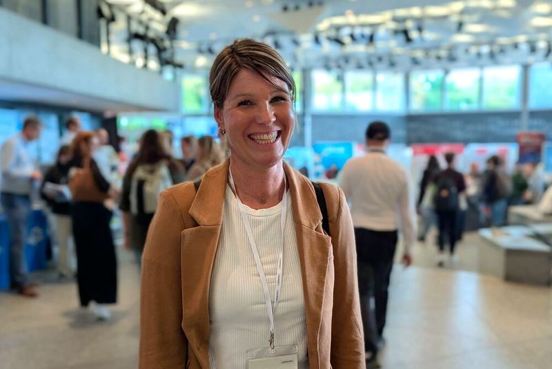 Besucherstimmen der LAB-SUPPLY Leverkusen 2025  Silke Quaiser von Eurofins:  „Es sind viele Aussteller vertreten, die für uns interessant sind. Daher konnten wir einiges mitnehmen: viele innovative Ideen, viele Neuerungen, die sich bei uns im Arbeitsalltag nutzen lassen.“   Mehr Infos zu den kommenden LAB-SUPPLY-Messen finden Sie auf www.lab-supply.info (Bild: VCG – Lüttmann)