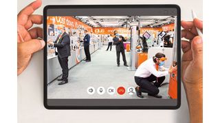 Auf einem realen Messestand bei Igus können sich Kunden virtuell über die Neuheiten informieren. (Igus)