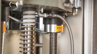 Das Innenleben der Weltrekord-Espresso-Maschine von SK tec S. A. zur Produktion grosser Mengen an Espresso innerhalb kürzester Zeit. (Bild: Nozag)