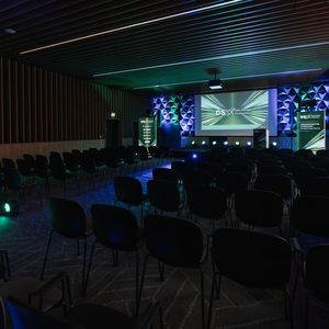 Hier wartet die Bühne auf den ersten Speaker.(Bild:   Manuel Emme Fotografie)