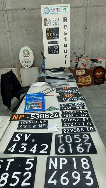 Genauso wie im Fall Kennzeichen, die in Italien, wie in vielen anderen Ländern, ein Leben lang am Fahrzeug verbleiben. (Bild: Dominsky )