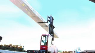 Bulmor entwickelt seinen Elektroseitenstapler EQ zum stärksten seiner Art. Und verglichen mit einem Dieselsystem, habe ein Elektroseitenstapler einen um rund 75 Prozent geringeren Energiebedarf. (Bulmor Industries)