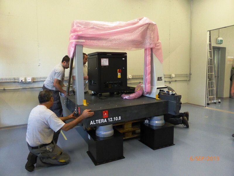 Installation d'une nouvelle machine à mesurer 3D au Technopôle de Sainte-Croix. (Image: CPNV (Photographie de M. Cachemaille pour le JSCE))