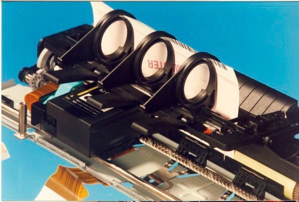 Exemplarisch für die Weiterführung kundenspezifischer Entwicklungen: Patentierte Papierwendeeinheit aus 1994, heute Basistechnik für Kiosk-Sicherheitsdrucker GeBE-MOTION. (GeBE)