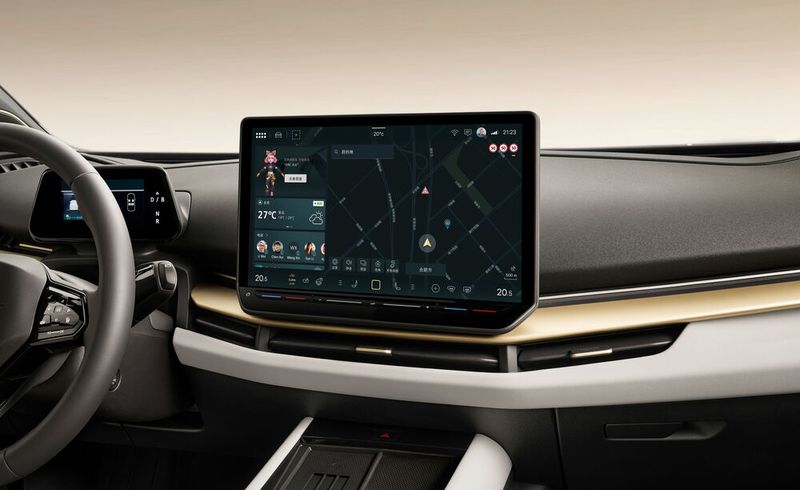 Großen Wert legt Volkswagen auf Vernetzung. Ein personalisierbarer Avatar soll Fahrerinnen und Fahrern assistieren. (Bild: Volkswagen AG)