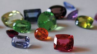 Pierres de centre «semi-précieuses» (Spinelle, tsavorite, spessartite, beryl, tanzanite, zircon, tourmaline, sphene,..) (Image: Abouchar SA)
