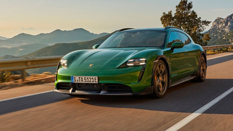 Mit dem Taycan Cross Turismo ... (Porsche)