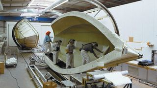 Faserverbundkunststoffe haben in viele Märkte Einzug gehalten. Beispiele sind der Bootsbau, der Rennsport und der Automobilbau. Bild: AVK (Archiv: Vogel Business Media)