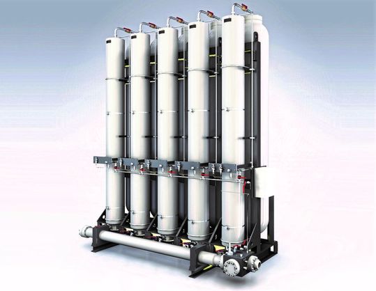 Speicheranlagen von Roth Hydraulics sind komplett verrohrt, verfügen über alle wichtigen Sicherheits- und Überwachungseinrichtungen und entsprechen internationalen Regelwerken. Sie sorgen für einen punktgenauen Kolbenhub an Bühlers stärksten Carat-Druckgießanlagen.(Bild:  Roth Hydraulics)