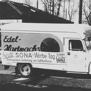 Bevor es mit Sonax losging, lautete der Markenname „Sona“. Auf diesen hörten bei Hoffmann Haushaltsprodukte wie beispielsweise Silberputzmittel. Für die Autopflegesparte entwickelten die Gründer daraus den Markennamen „Sonax“ mit dem Zusatz „x“ als Synonym für „Wax“.(Bild:  Sonax)