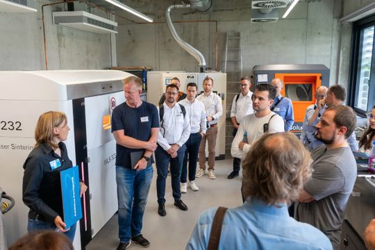 Ein Highlight der Fachtagung AdditivX ist die Führung durch die Modellfabrik und Labore des SKZ.(Bild:  SKZ)
