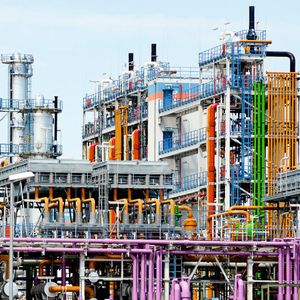 The industrial plant manufacturing sector has to face several challenges. 