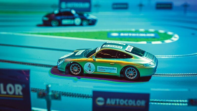 Das »F+K«-Race of Champions bei der Abendveranstaltung wurde mit speziell designten Fahrzeugen ausgetragen.  (Stefan Bausewein)