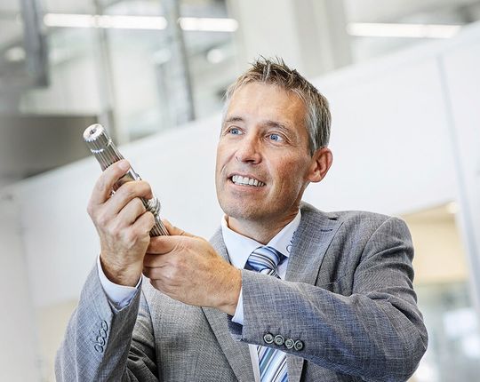 Reiner Höhn, Sohn des Firmengründers, ist seit 2014 geschäftsführender Gesellschafter der Fluro-Gelenklager und Martin Höhn GmbH.(Bild:  Fluro-Gelenklager GmbH)