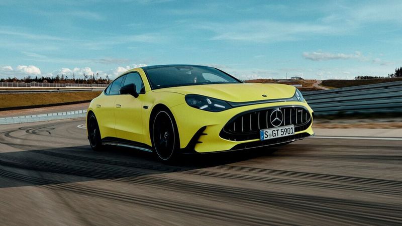 Das viertürige Mercedes-AMG GT Coupé sprengt als Elektrolimousine in Sachen Antrieb, Batterie und Ladeleistung alles bislang Dagewesene(Bild:  Mercedes-Benz)