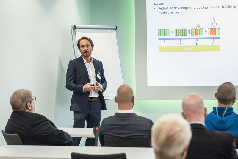 Unter dem Motto „Power of Electronics” versammelten wir am 18. und 19. Oktober 2022 sechs Elektronikkonferenzen in Würzburg: Entwicklerforum Leistungselektronik, DC/DC-Wandler-Tag, Schaltnetzteiletag, Batteriepraxis Forum, Praxisforum Elektrische Antriebstechnik und Cooling Days. Auch 2023 findet Power of Electronic statt. Merken Sie sich bereits jetzt den Termin vor: 17. bis 18. Oktober 2023.  (Bild: Stefan Bausewein )