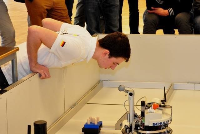 8 Teams kämpft beim dreitägigen WorldSkills Germany-Berufswettbewerb „Mobile Robotik“ um die Fahrkarten zu den EuroSkills in Lille/Frankreich. (WorldSkills Germany/Jörg Wehrmann)
