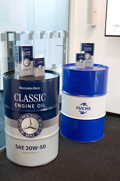 Noch nicht verfügbar, aber durchaus angedacht sind größere Gebinde für das neue Öl, beispielsweise 60- und 208-Liter-Fässer. (Bild: Dominsky – VCG)