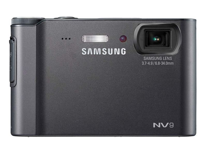Jetzt schlägt der Funktions-Wahn auch bei Kameras zu: Die NV 9 ist Kamera, Camcorder, MP3-Player, Diktiergerät und Speichermedium in einem. (Archiv: Vogel Business Media)