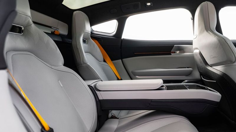Hinten sitzt man zu zweit. (Bild: Polestar)