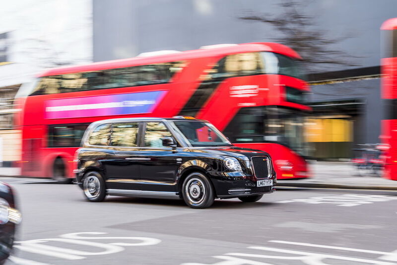 Der englische Fahrzeughersteller LEVC, der die für London typischen Black Cabs herstellt, beteiligt sich mit seinem speziell für das Taxigewerbe entwickeltem Elektrofahrzeug am Projekt. (GKN)