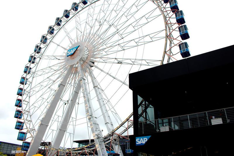 SAP stellte zwischen den Messehallen ein Riesenrad auf. (Lisa Marie Waschbusch)