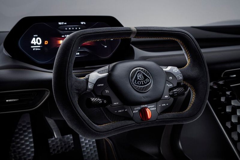 Das kleine Sportlenkrad im Lotus Evija ist rechteckig. (Lotus)
