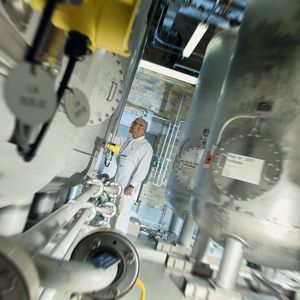 Merck wickelt das Fremdleistungsmanagement über eine SRM-Plattform ab und reduziert dadurch den manuellen Verwaltungs- und Pflegeaufwand.