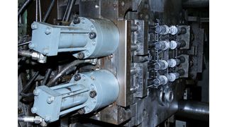 Für Kernzüge wurden Hydraulikzylinder konzipiert, die auf kurzem Weg hohe Kräfte aufbringen. Der größte Teil des Kolbenhubs ist bezüglich Geschwindigkeit und Energieeinsparung optimiert.  (Bild: Hydropneu)