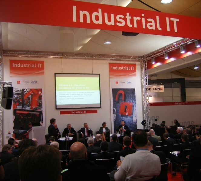 Talkrunde während des Industrial IT Forums. (Bild: Back/PROCESS)