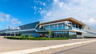 Das ist das neue, wie es heißt, hochmoderne Primary Distribution Center (PDC) von Arrow Electronics in Venlo. Es markiere den Weg in die Zukunft des Unternehmens. Hier mehr dazu. (Bild: Arrow Electronics)