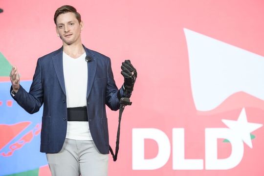 Motion Mate can be put on without assistance and operated via a smartphone app (pictured: Ryan Alicea, co-founder and CEO of Powered Orthotics).(Image: Philipp Guelland for DLD Hubert Burda Media)