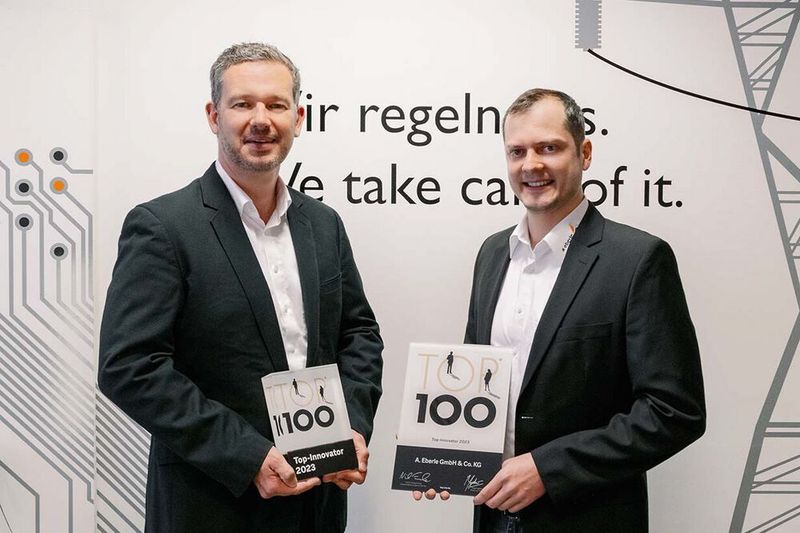 Die A. Eberle GmbH & Co. KG ist bekannt für ihre Mess- und Regelungstechnik für die Energieversorgung und Industrie. Der Mittelständler pflegt dabei seit über 40 Jahren Kontakt zu progressiven Kunden und kooperierenden Universitäten, um seine Produkte weiterzuentwickeln. Von links: die Geschäftsführer Thomas Smolka und Stefan Hoppert. (Bild: A. Eberle GmbH & Co. KG)