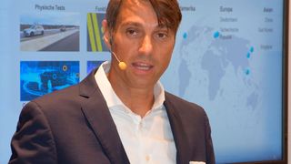 Patrick Fruth, CEO der Division Mobility beim TÜV Süd, erläuterte auf der IAA-Pressekonferenz, wie sich die Sachverständigenorganisation auf die Mobilität der Zukunft vorbereit. (»kfz-betrieb« / Schweitzer)