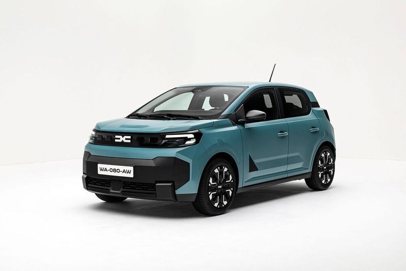 Zum Dezember 2026 kommt der Dacia Spring II auf den Markt. Mit 17.900 Euro steigt der Preis für die Basisvariante um 1.000 Euro. (Bild: Dacia)