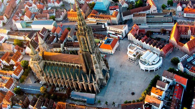 Das Ulmer Münster wurde mit neuer LED-Beleuchtung ausgestattet. (gemeinfrei)