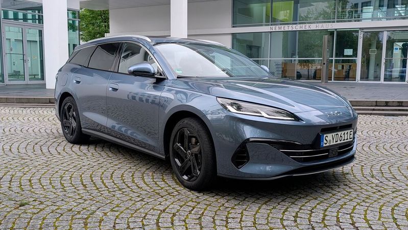 Einer Befragung des Mobilitätsspezialisten MHC Mobility zufolge könnten chinesische Modelle wie der BYD Seal 6 DM-i Touring vor allem dank ihres attraktiven Preis-Leistungs-Verhältnisses im Laufe der nächsten drei Jahre Einzug in Fuhrparks halten. (Bild:  Mauritz – VCG)
