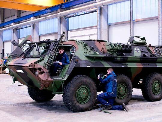 FFG Flensburger Fahrzeugbau steht vor einem neuen Kapitel! Denn Deutz will das Unternehmen kaufen, um im Rüstungssektor breiter aufgestellt zu sein. Das wäre der größte Kauf in der Deutz-Geschichte. FFG ist etwa für die Wartung des Radpanzers Fuchs (im Bild) verantwortlich.(Bild:  FFG)