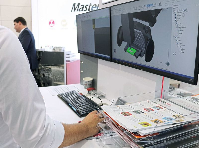 An mehreren Arbeitsstationen konnten sich Besucher des Mastercam-Standes eine Live-Demonstration der neuen Mastercam-Version ansehen. (Intercam)