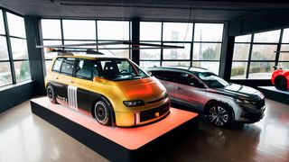 Der radikalste Familientransporter aller Zeiten steht ab sofort im Dortmunder PACE Museum.  (Bild: Renault)