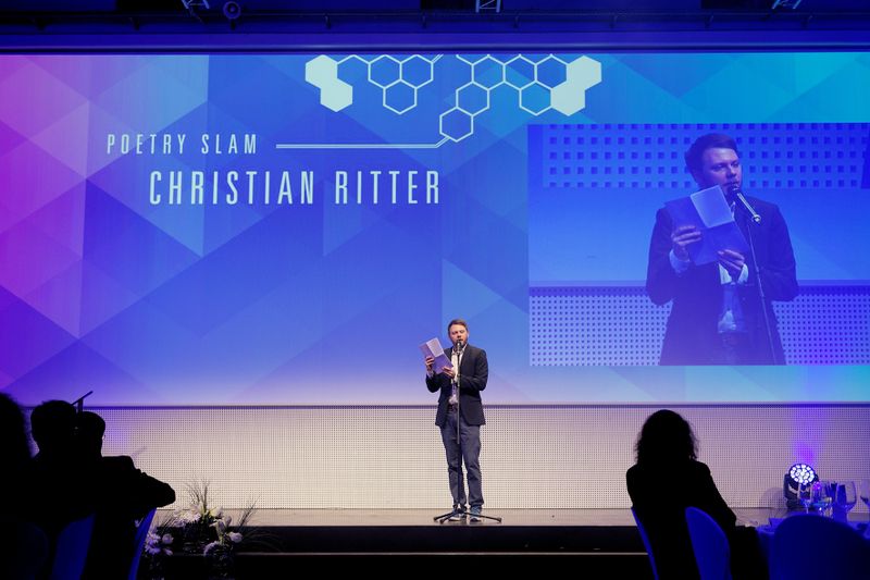 Impressionen von der LABORPRAXIS Meilenstein Gala und der Feier zum 40-jährigen Jubiläum am 30. November 2017 in Würzburg. Poetry Slamer Christian Ritter ist Teil des Abendprogramms. (Bild: Andreas Burkhardt/LABORPRAXIS)