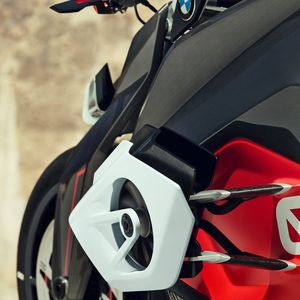 (BMW)