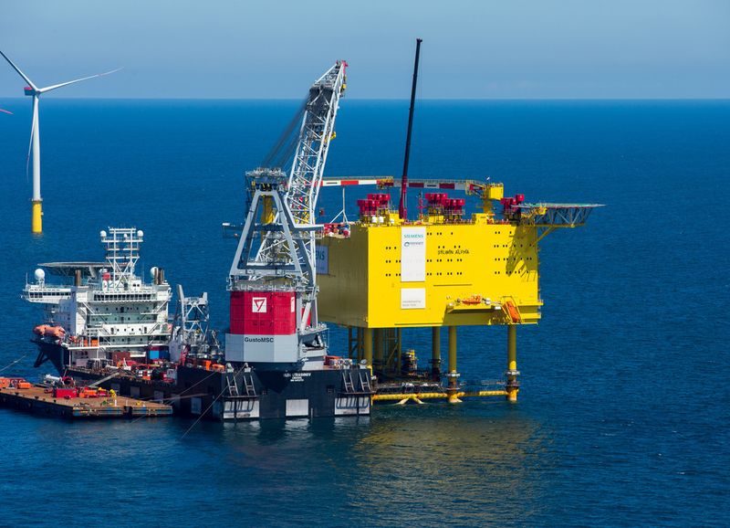 Es ist mit 83 x 56 x 26 Metern (Länge x Breite x Höhe) die bisher weltweit größte installierte Konverterplattform. (Bild: Wirrwa/Siemens)