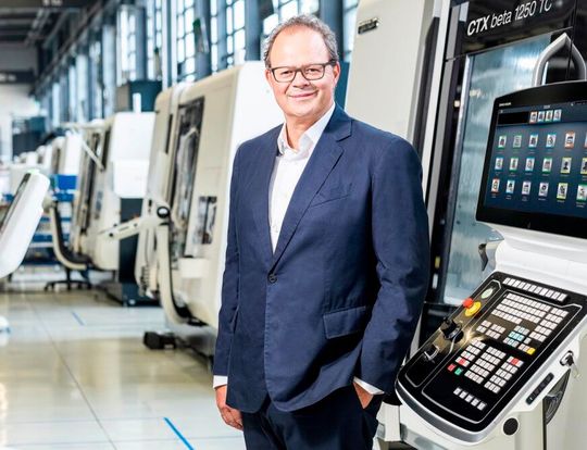 Christian Thönes, Vorstandsvorsitzender der DMG Mori AG, darf über einen, wie er sagt, guten Start ins Geschäftsjahr 2023 informieren. Der Umsatz des Maschinenbauers ist demnach im ersten Quartal um 4 Prozent gestiegen. Hier mehr zu den weiteren Geschäftszahlen ...(Bild:  DMG Mori)