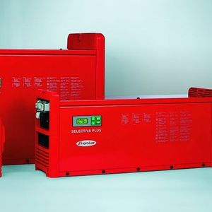 Bild 1: Ladegeräte mit Hochfrequenz-Technik sind zwar in der Anschaffung teurer als herkömmliche, amortisieren sich aber relativ schnell durch geringeren Strombedarf, längere Batterielebensdauer und reduzierten Platzbedarf.