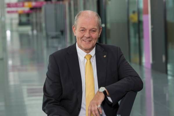 Ulrich Kromer von Baerle, CEO of Messe Stuttgart: “With the new Paul Horn Hall (Hall 10), the special AMB show 