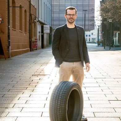 Seit Mitte Juni 2025 sorgt Benjamin Schembera dafür, dass bei der Pkw-Sparte alles wie geschmiert läuft. (Bild: Tyresystem)